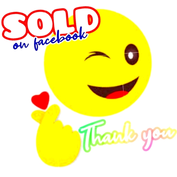 Jewelry - dainty heart earrings 🤍